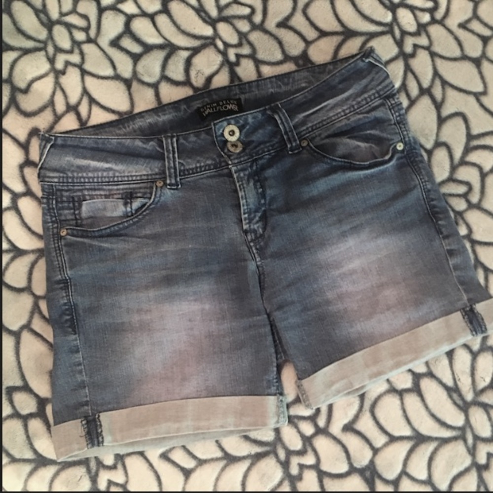 Denim Deluxe Wallflower 🌸 shorts 🌸
